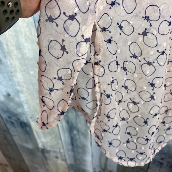 See By Chloe Light Pink Circle Embroidered Blouse Size 4. - Picture 5 of 11